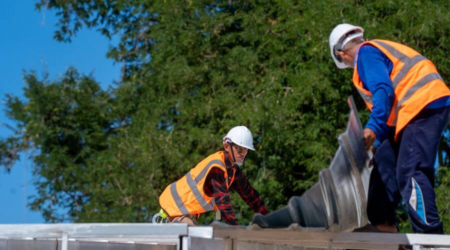 Professional gutter cleaning in Bourbon, MO